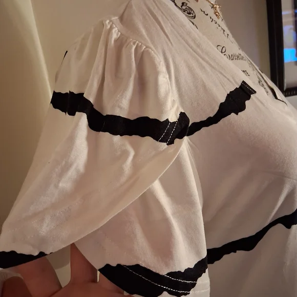 Sale Bold Stripped Overlap Sleeve Top - Picture 5 of 7